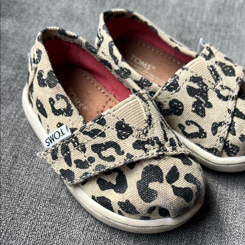 TOMS Alpargata Classic Toddler Shoe - 4 leopard print - Picture 4 of 5
